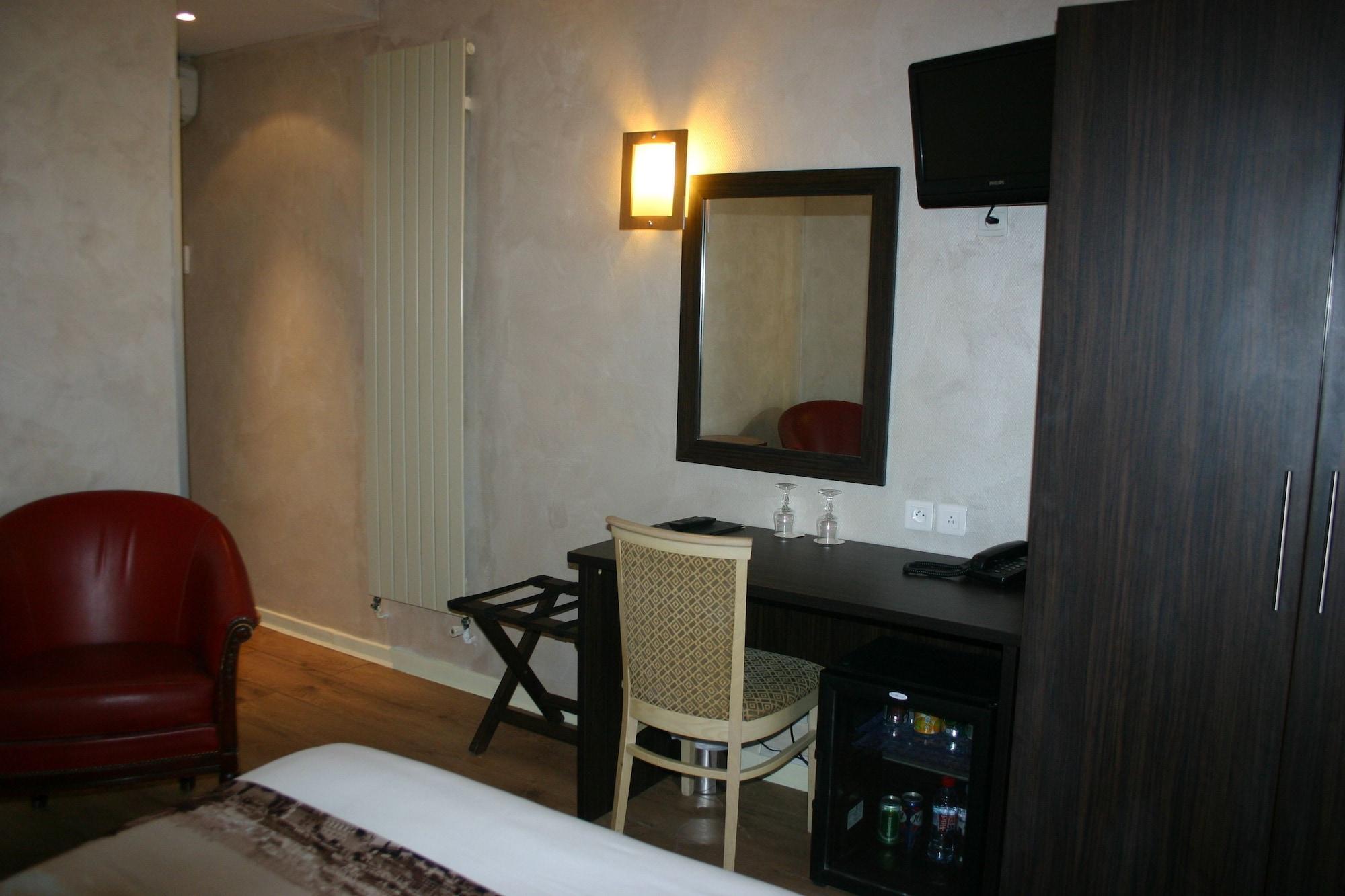 פריז Hotel Derby Eiffel מראה חיצוני תמונה